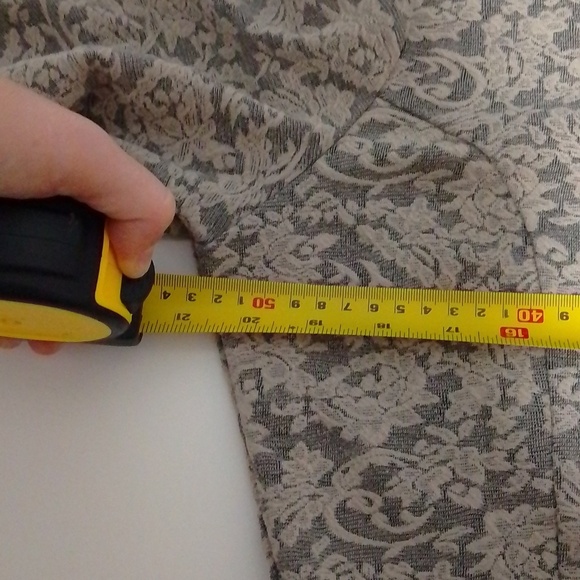 maurices women creme  lace on black peplum top. Size XL cute for spring - Picture 4 of 6